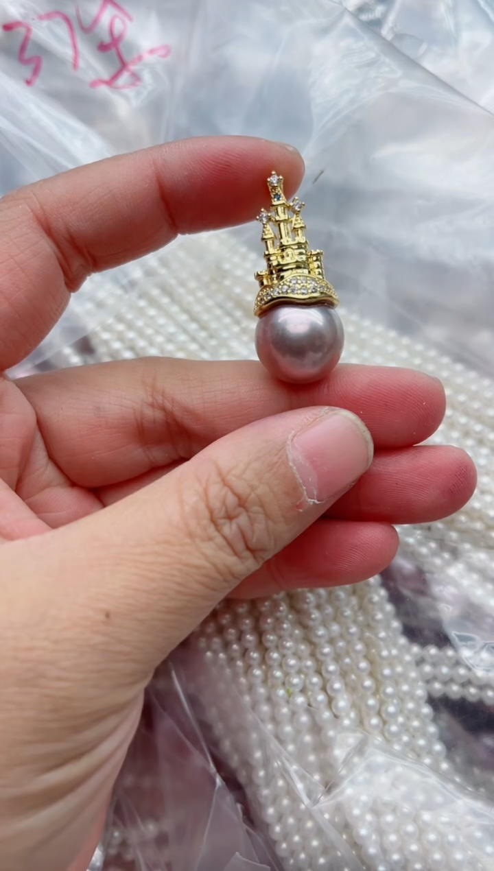 吊坠(不含链)未镶嵌淡水珍珠多样性发其一，非无暇