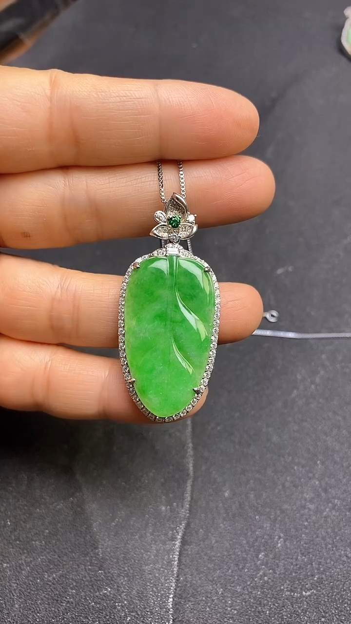 【闪购商品】翡翠吊坠(赠链)银S925镶嵌翡翠满绿叶子吊坠