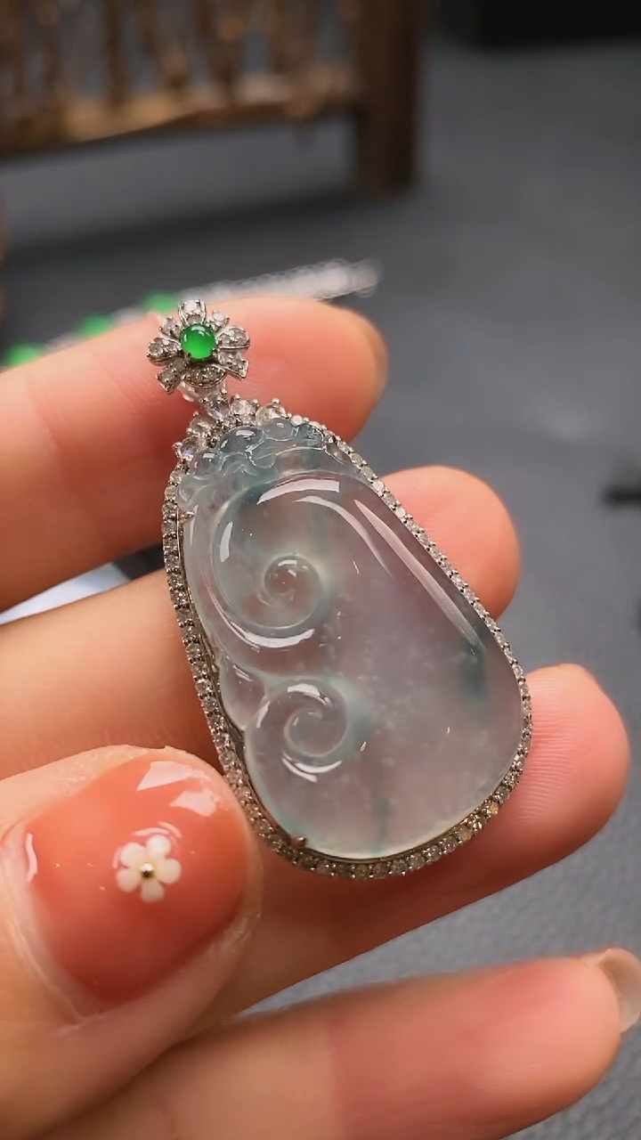 【闪购商品】翡翠吊坠(不含链)18K金镶嵌吊坠