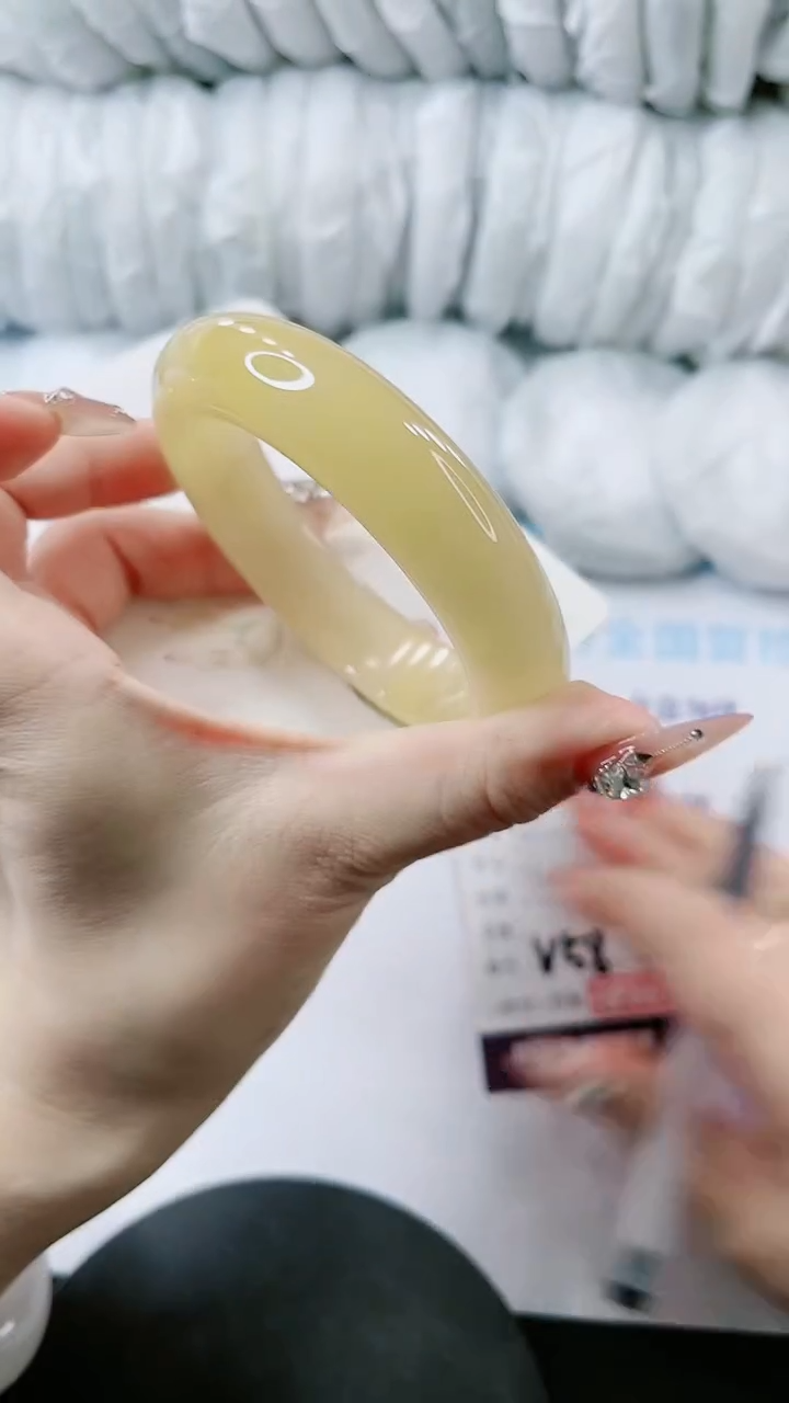 【闪购商品】石英质玉手镯未镶嵌多样性发货V58