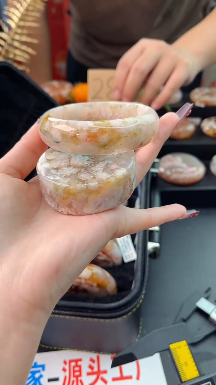 【闪购商品】石英质玉手镯未镶嵌赠送镯心（58圈口