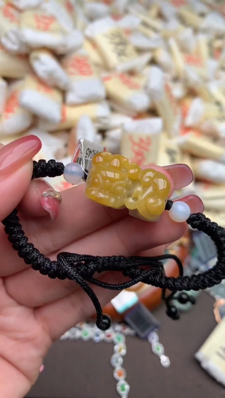 未镶嵌手绳翡翠 —
