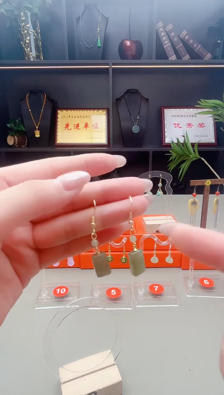 未镶嵌和田玉耳饰无事牌