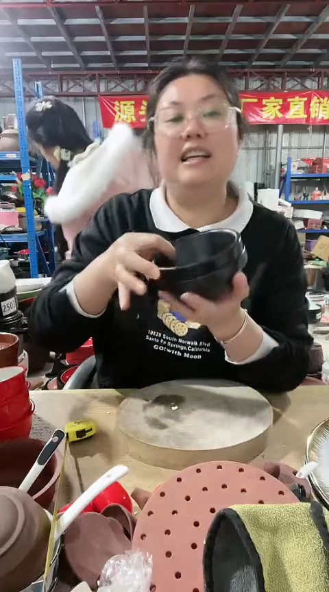 陶瑕疵明显黑色砂锅碗两个