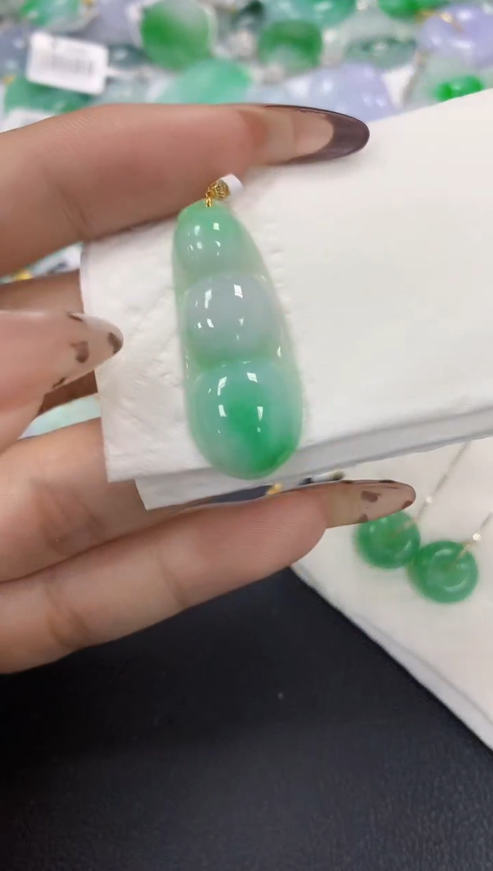 颈饰18K金镶嵌翡翠a货假一赔三支持复检百元上9元证书费自理