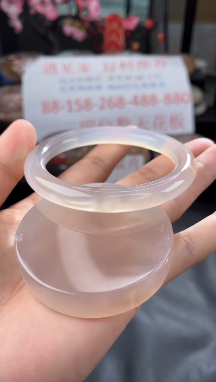 【闪购商品】石英质玉手镯未镶嵌63