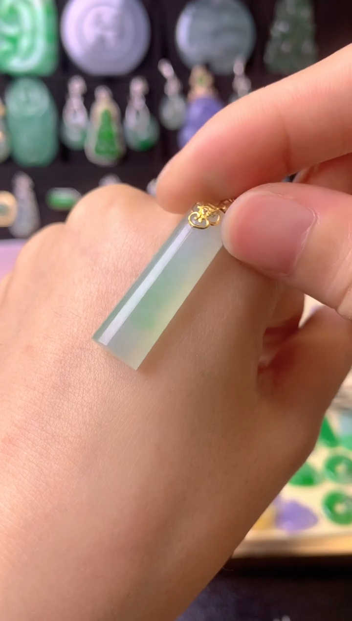 翡翠18K金镶嵌颈饰成品吊坠