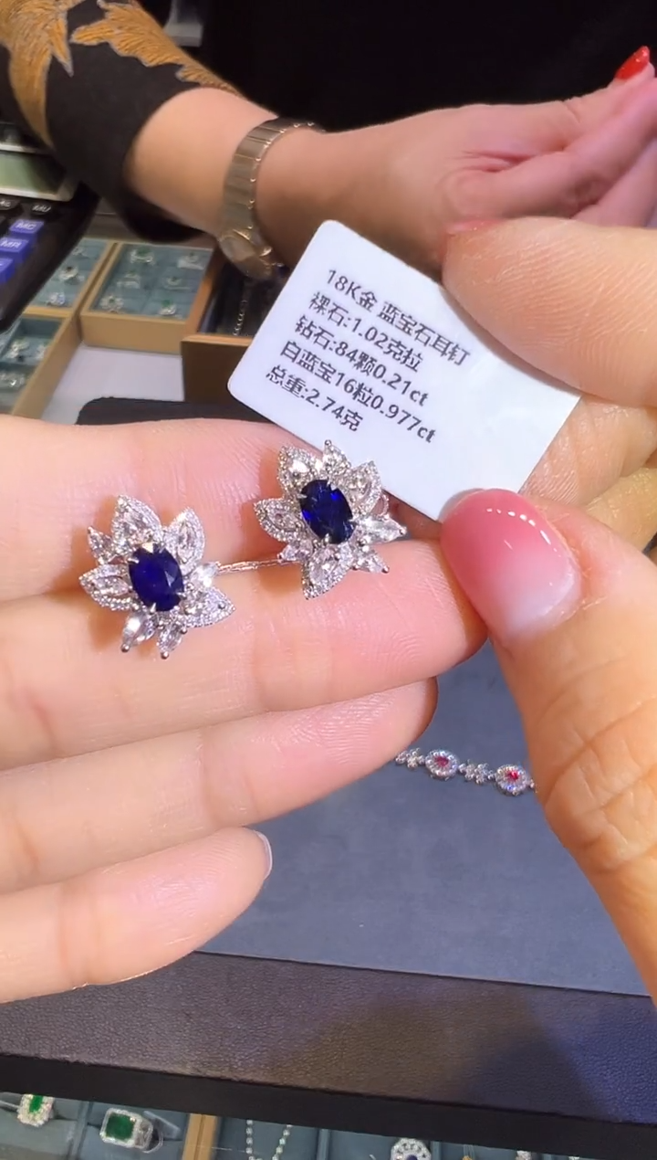 【闪购商品】蓝宝石耳钉18K金镶嵌耳钉