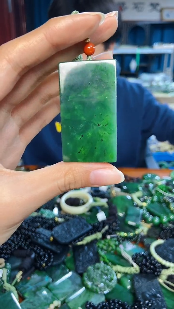 未镶嵌和田玉挂件1