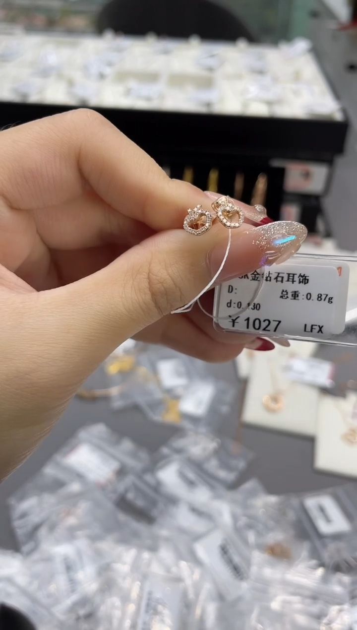 【闪购商品】钻石耳饰18K金镶嵌剪标签不退不换