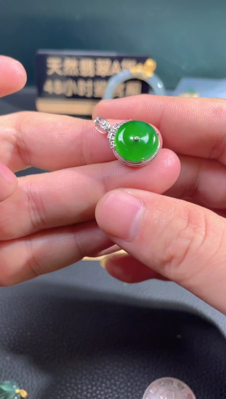 【闪购商品】翡翠颈饰18K金镶嵌翡翠