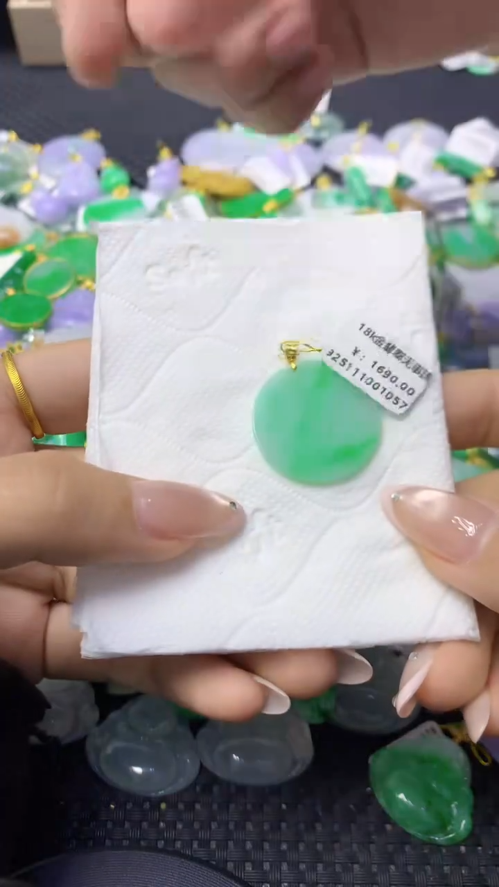 颈饰18K金镶嵌翡翠天然缅甸翡翠A货