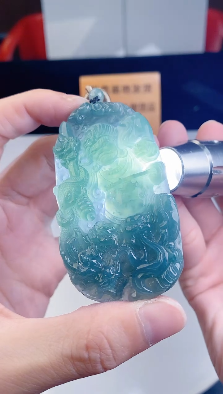 颈饰未镶嵌翡翠 