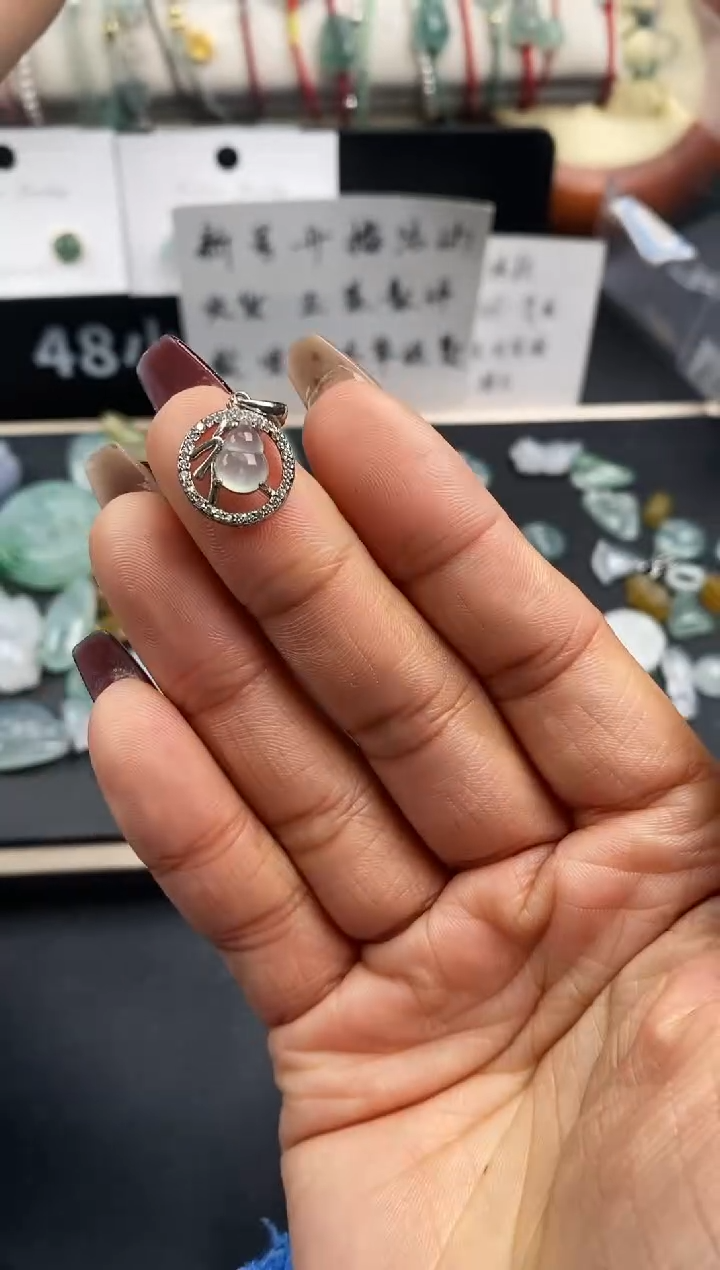 【闪购商品】翡翠裸石59葫芦吊坠~默认裸石发货