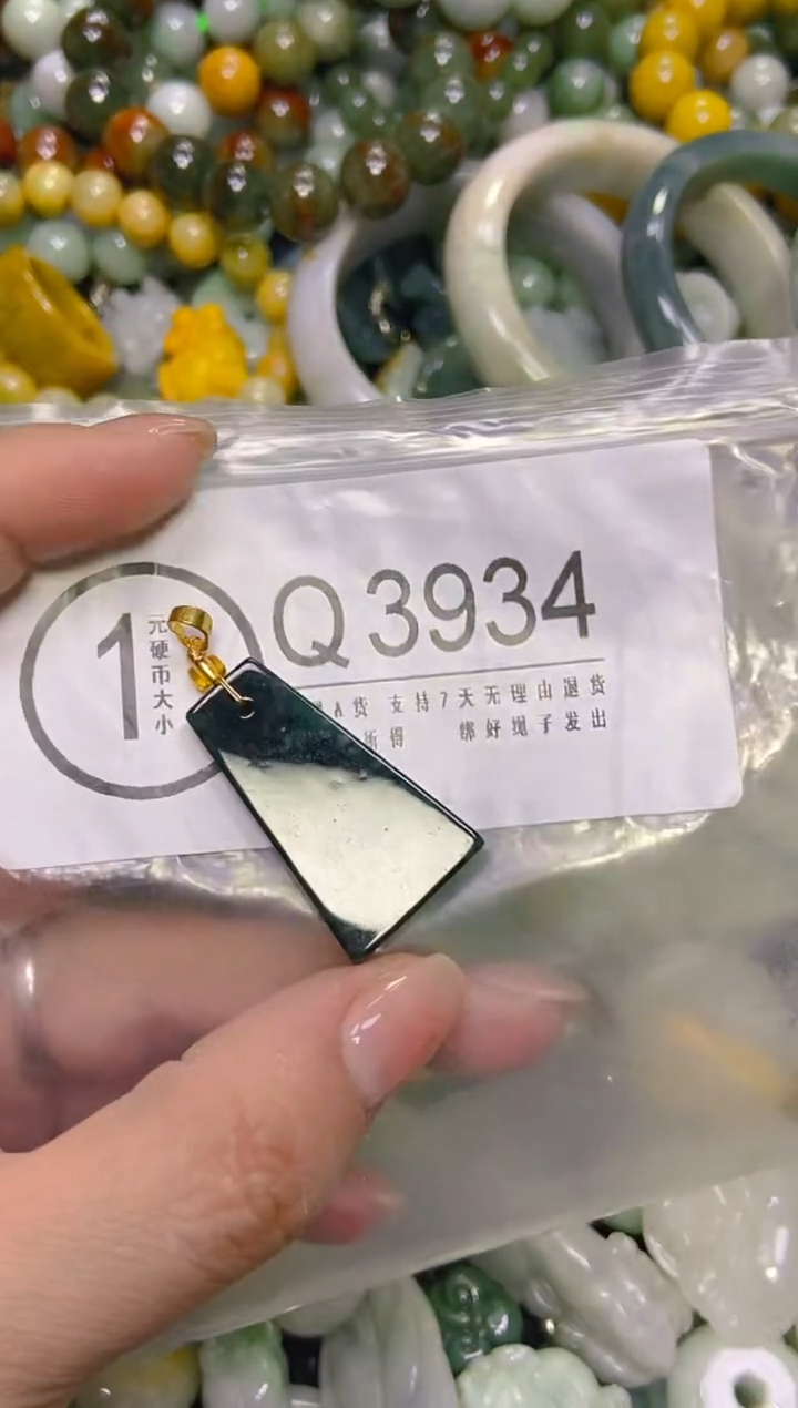 颈饰未镶嵌翡翠/Q/翡翠A货，一件也是批发价