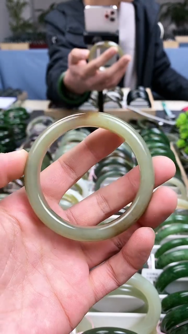 【闪购商品】和田玉手镯未镶嵌56.7