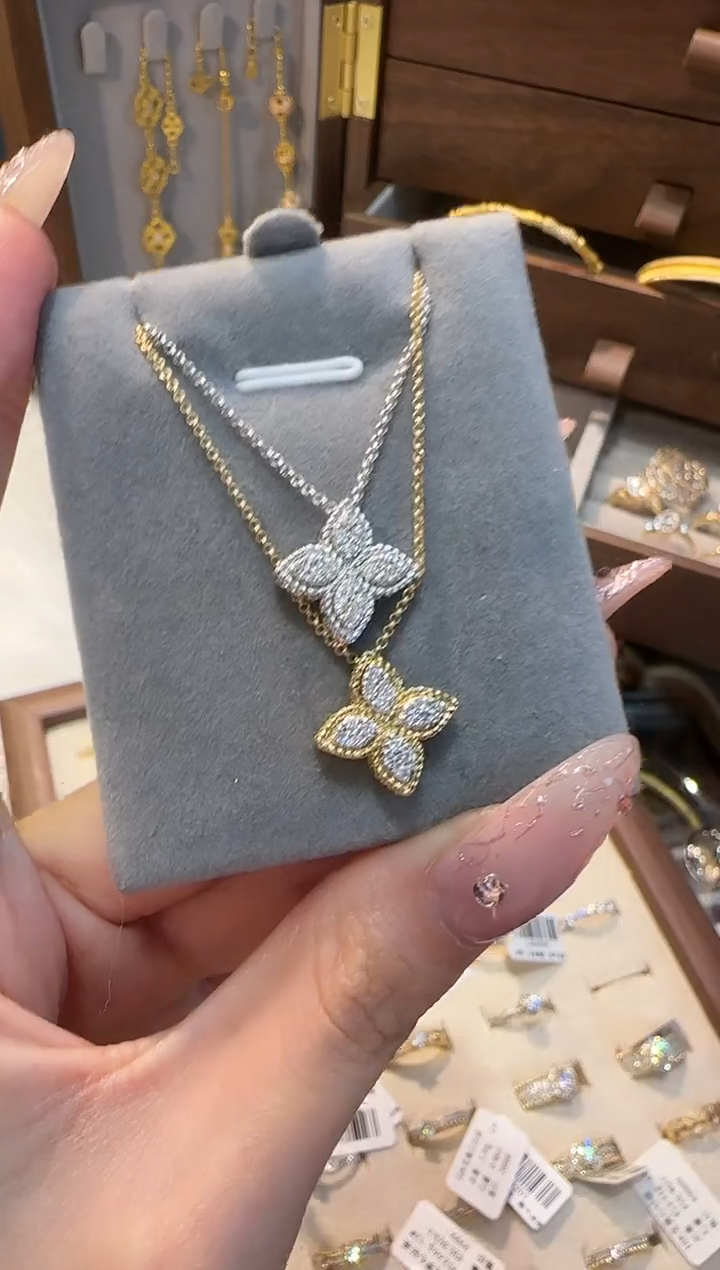 【闪购商品】钻石颈饰18K金镶嵌满钻四叶草项链多样性发货发其一