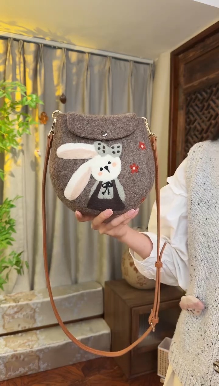 羊毛非遗羊毛毡包 蛋蛋包三花兔