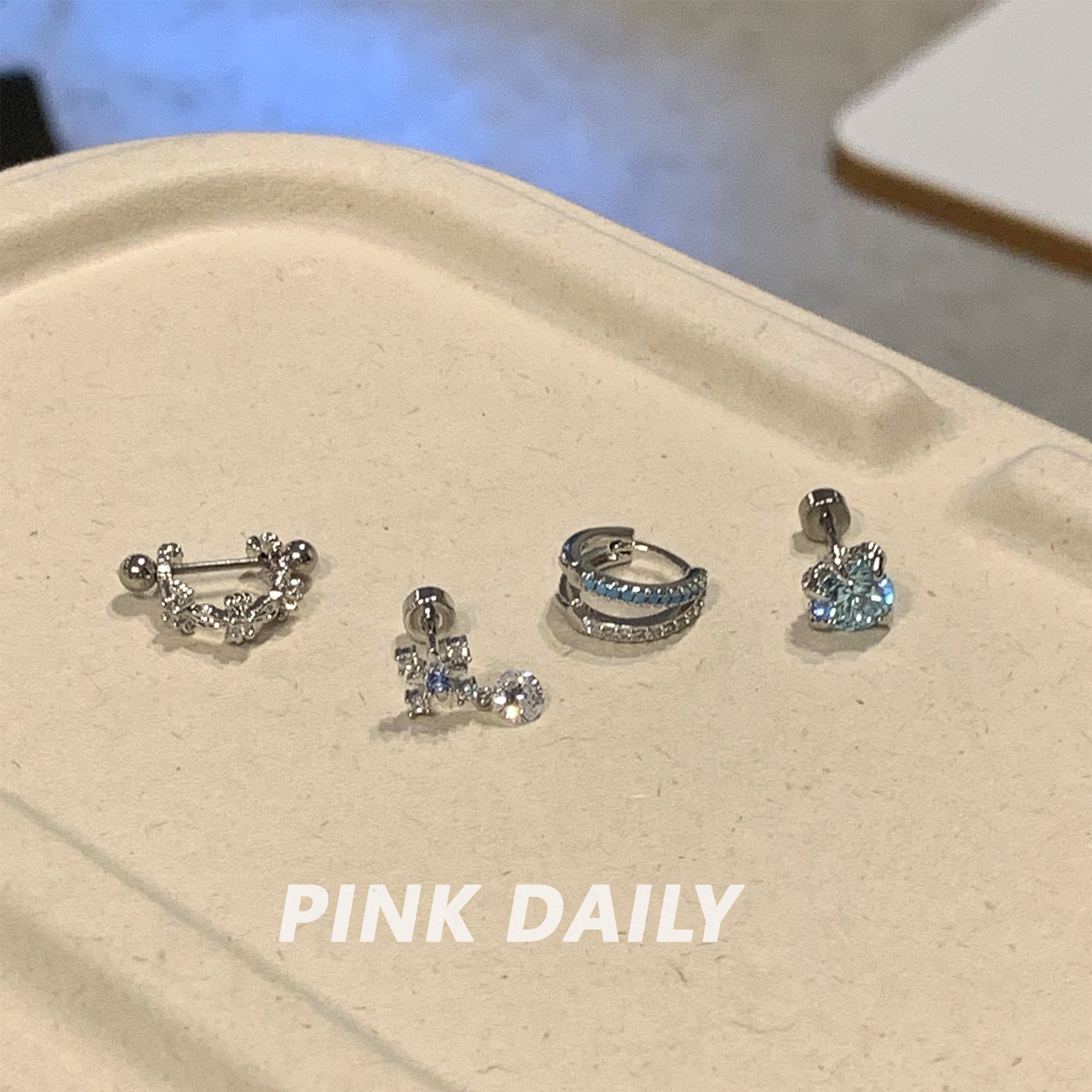 PinkDaily蓝色十字架雪花耳骨钉钛钢耳蜗钉U型耳骨耳饰