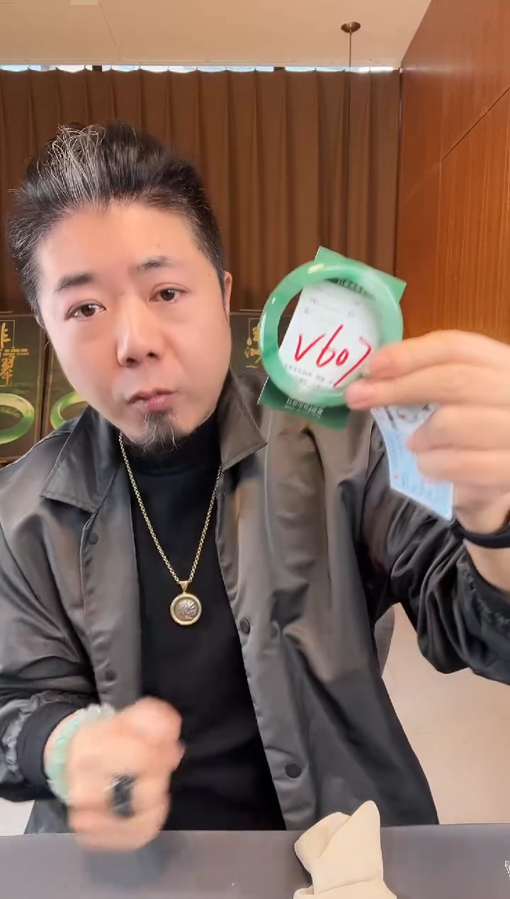 【闪购商品】石英质玉手镯未镶嵌非洲翠