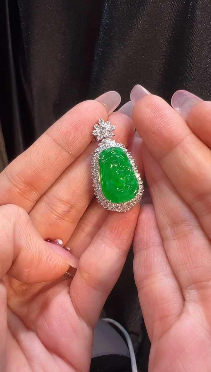 【闪购商品】翡翠颈饰18K金镶嵌吊坠