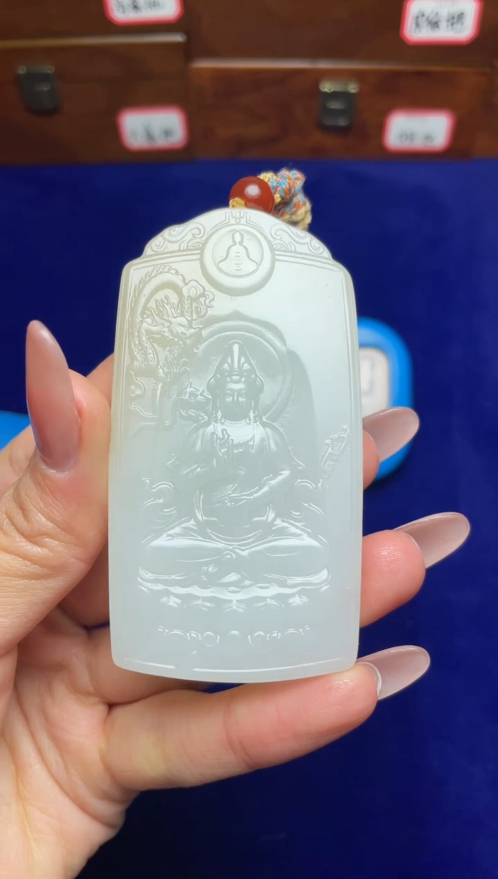 未镶嵌和田玉挂件老*人和田玉