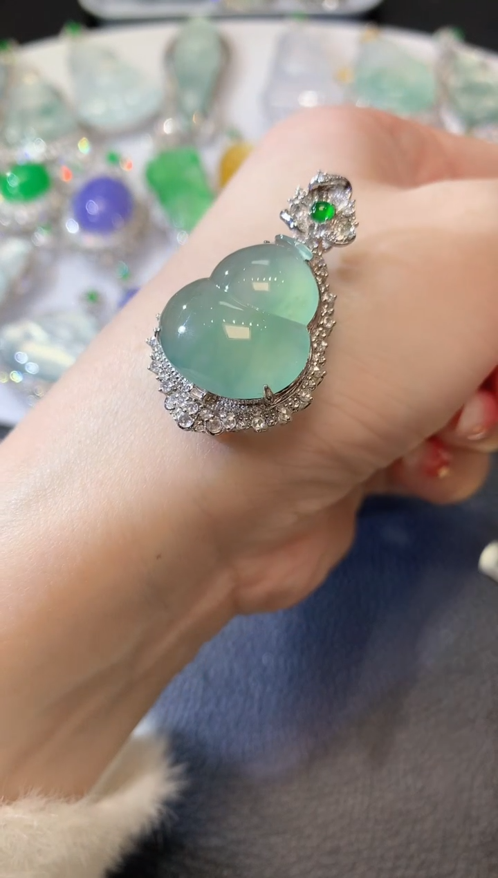 【闪购商品】翡翠吊坠(不含链)18K金镶嵌D56