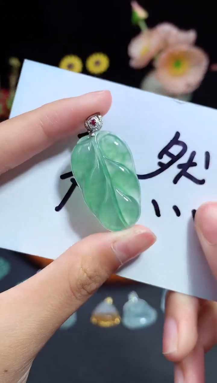 【闪购商品】翡翠颈饰未镶嵌叶子