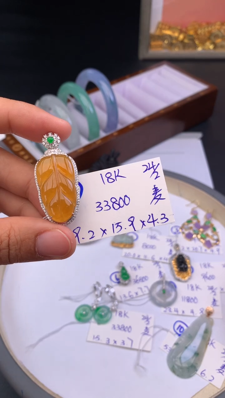 【闪购商品】翡翠吊坠(不含链)18K金镶嵌吊坠