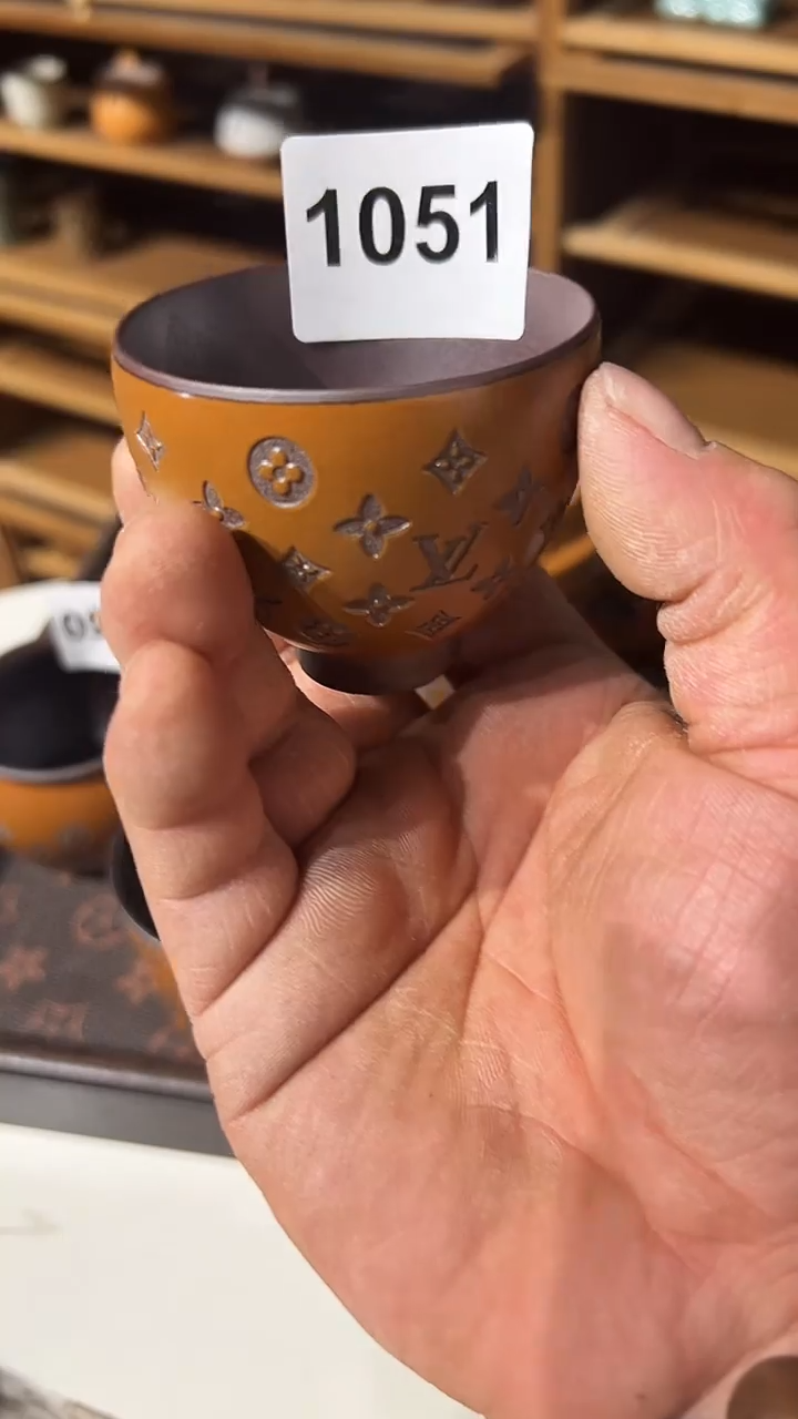 龙泉窑老花ams鸡心杯微瑕1051