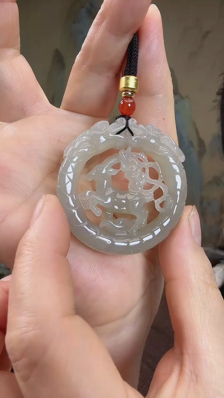 颈饰未镶嵌和田玉.