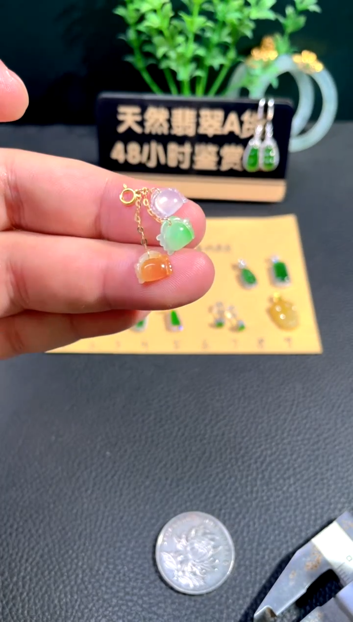 颈饰18K金镶嵌翡翠翡翠
