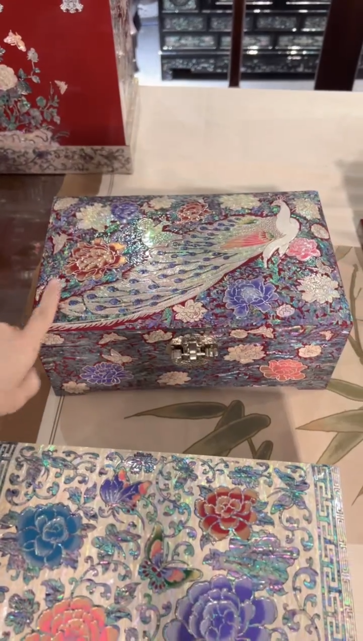 鱼锁满贝底·弘贝雅螺钿漆器文化馆