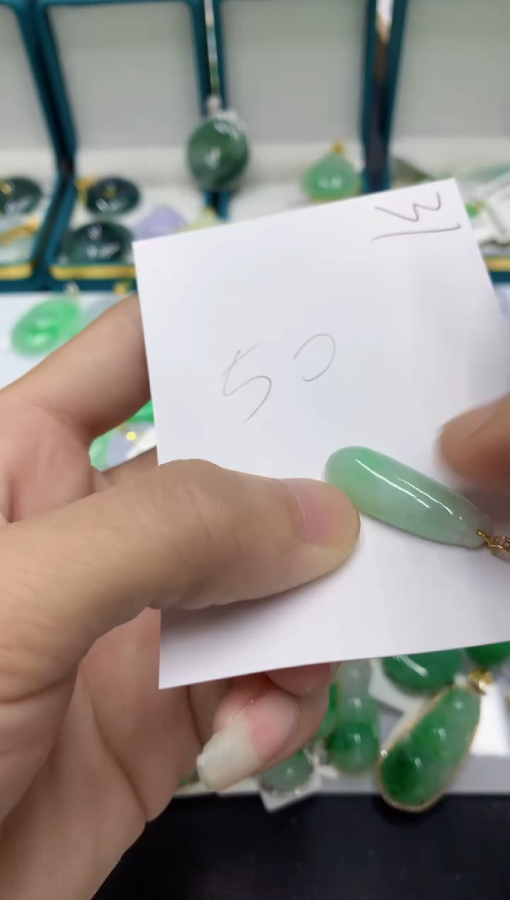 【闪购商品】翡翠颈饰18K金镶嵌翡翠