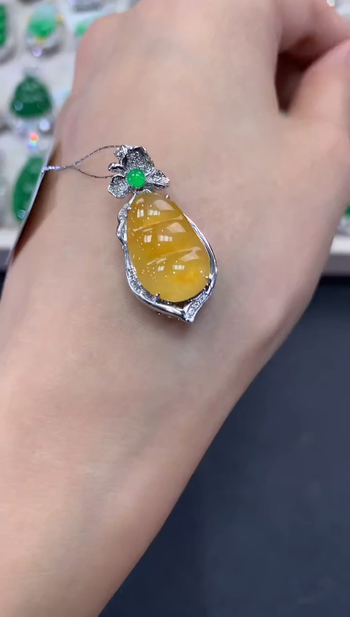 【闪购商品】翡翠吊坠(不含链)18K金镶嵌q105         