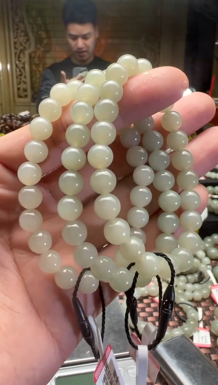 【闪购商品】和田玉手串未镶嵌且末料青白玉手串卡8发其一
