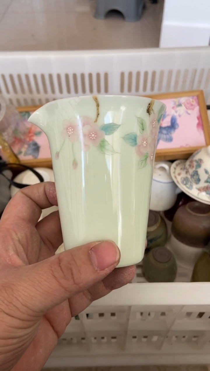 杯有磕碰的介意勿拍