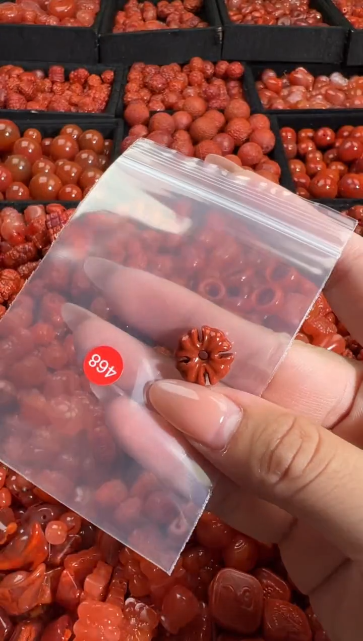 南红玛瑙未镶嵌颈饰1