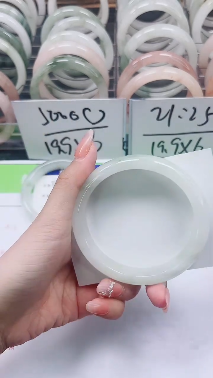 【闪购商品】石英质玉手镯未镶嵌A227-61/62