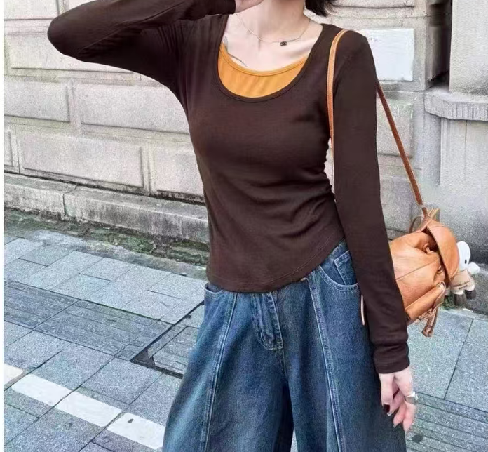 薪3073撞色侧开简约圆领拼色长袖T恤打底衫女