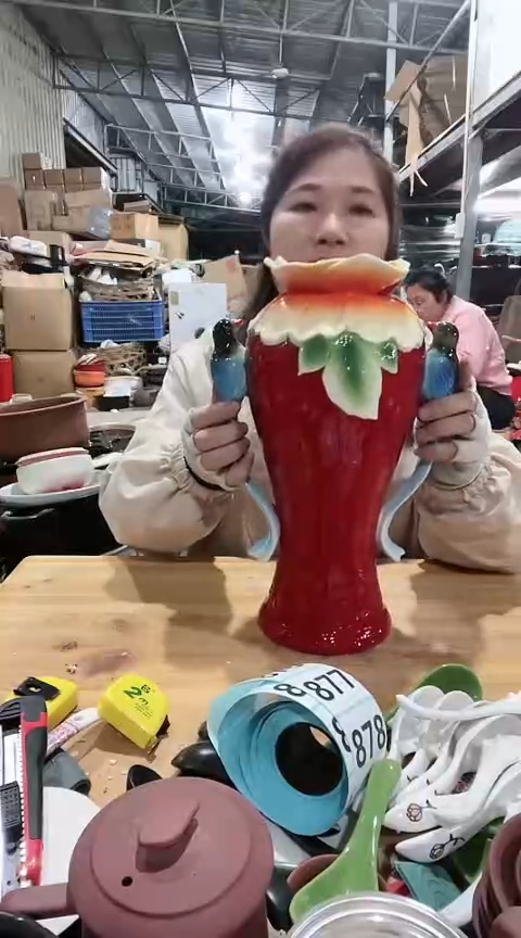 【闪购商品】瑕疵红色花瓶一个