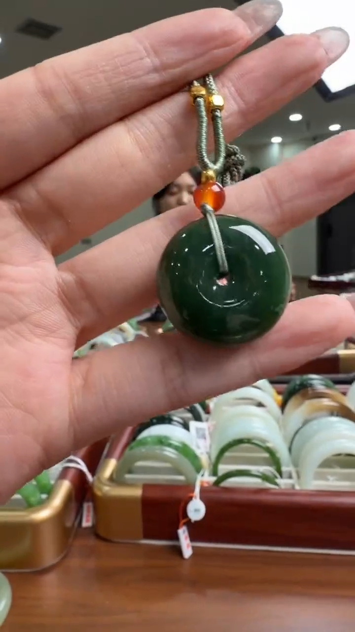 颈饰未镶嵌和田玉挂件