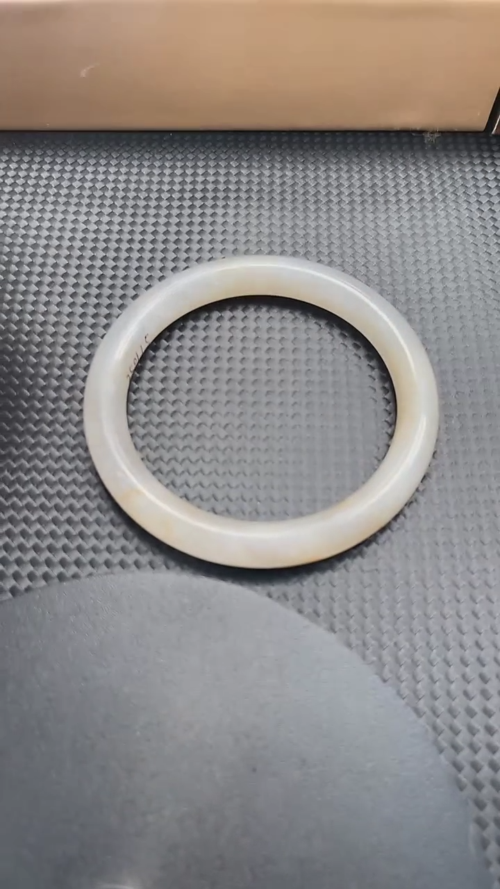 【闪购商品】和田玉手镯未镶嵌220圈口66