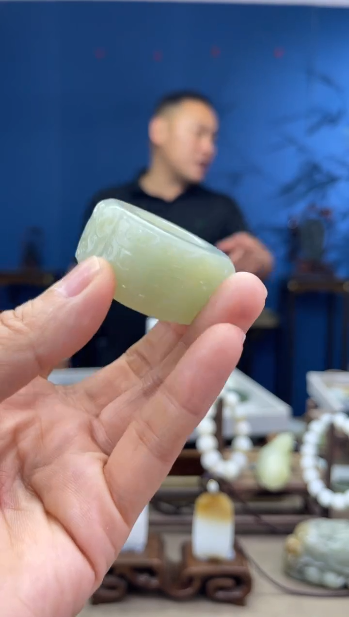 和田玉未镶嵌颈饰1