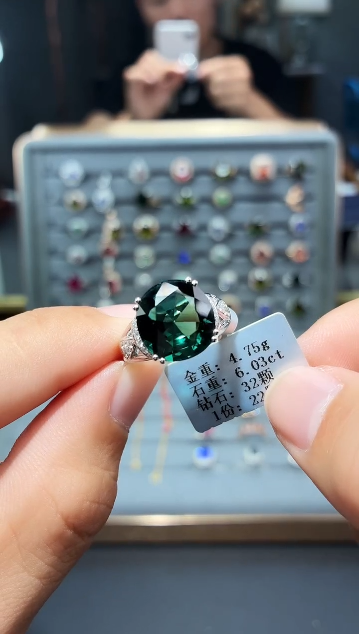 18K金镶嵌戒指碧玺6.03.