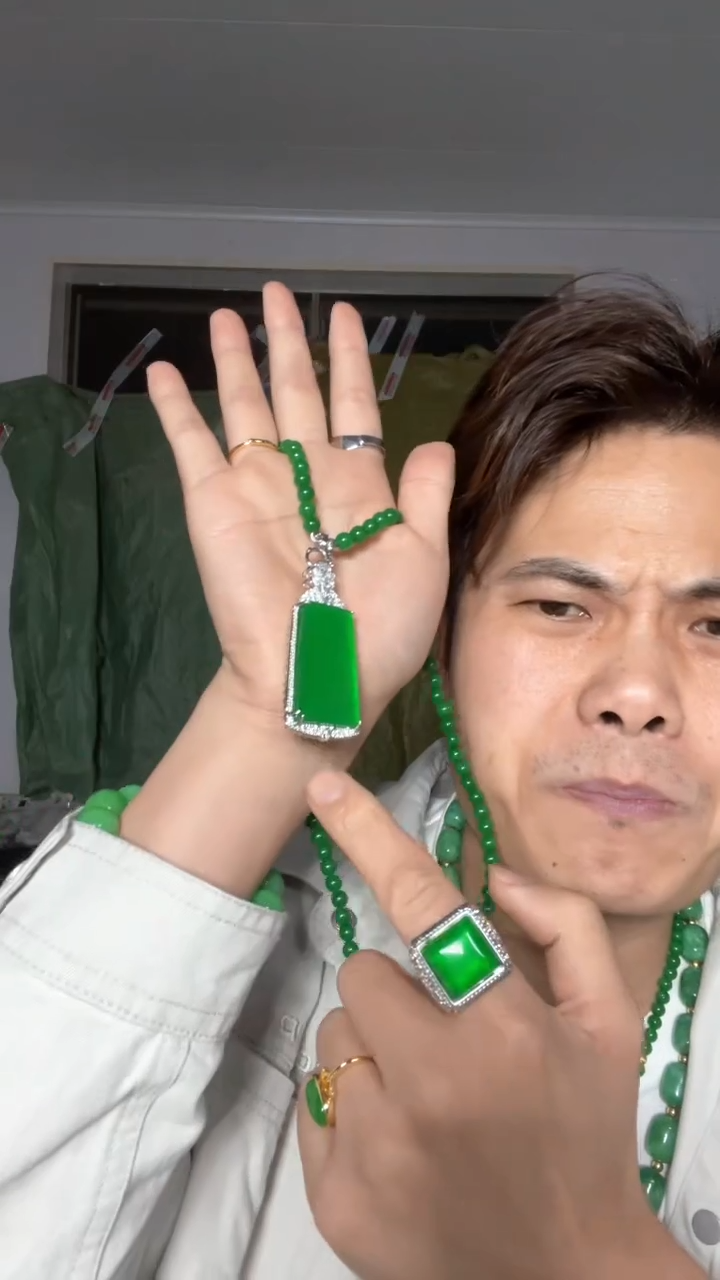 翡翠未镶嵌颈饰【伍氏甄选】缅料镶嵌无事牌