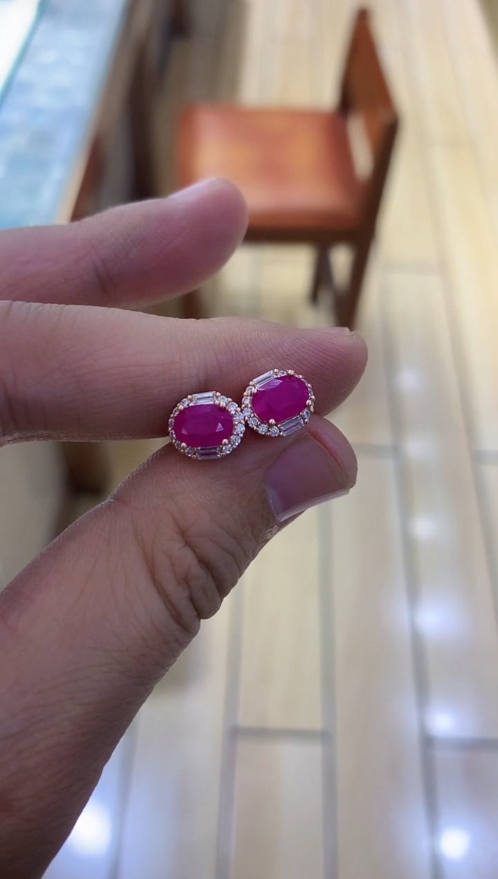 【闪购商品】红宝石耳饰银S925镶嵌........