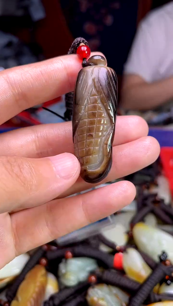和田玉未镶嵌颈饰1
