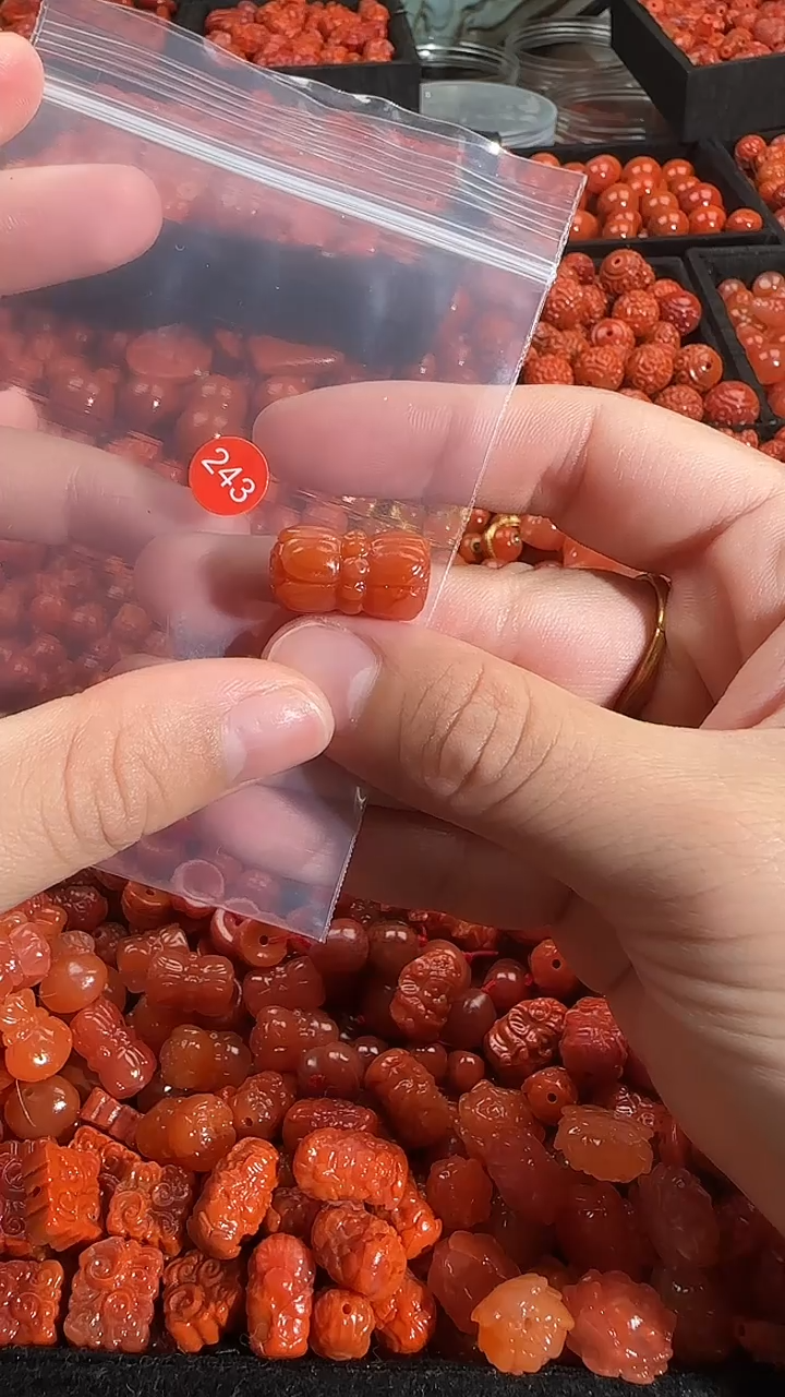 颈饰未镶嵌南红玛瑙1