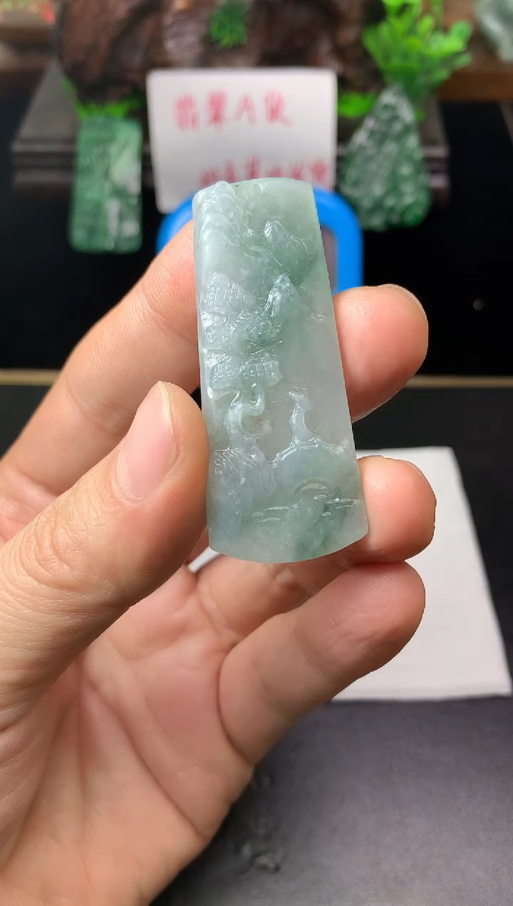 颈饰未镶嵌翡翠龙山水